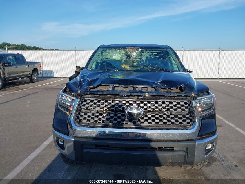 Photo 5 VIN: 5TFUW5F17JX700636 - TOYOTA TUNDRA 