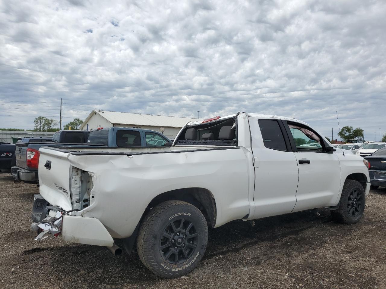 Photo 2 VIN: 5TFUW5F17KX841255 - TOYOTA TUNDRA 