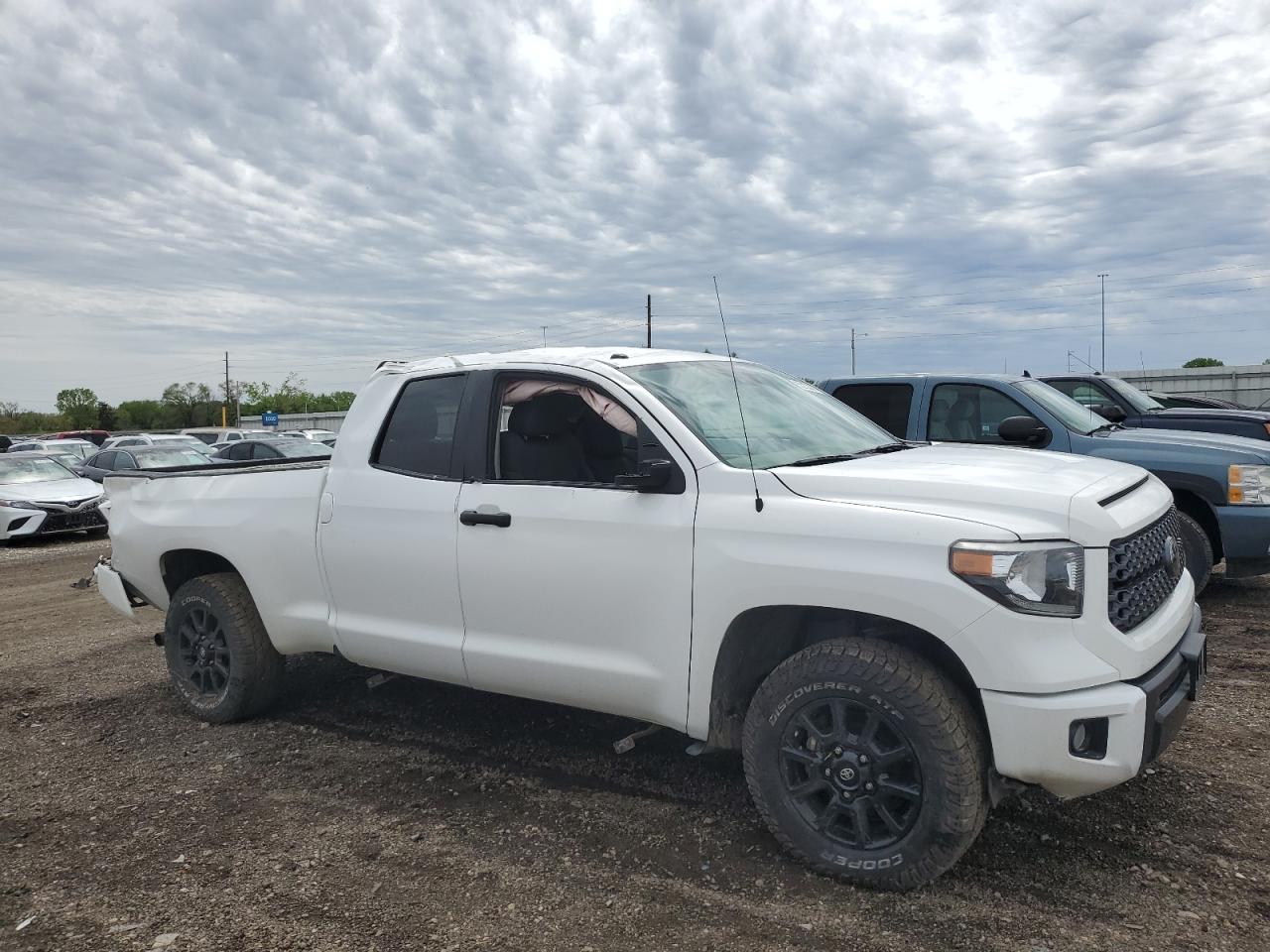 Photo 3 VIN: 5TFUW5F17KX841255 - TOYOTA TUNDRA 