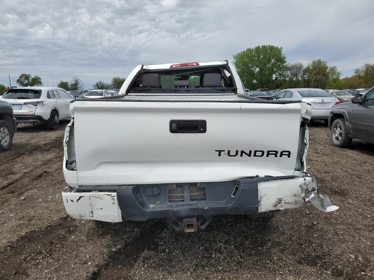 Photo 5 VIN: 5TFUW5F17KX841255 - TOYOTA TUNDRA 