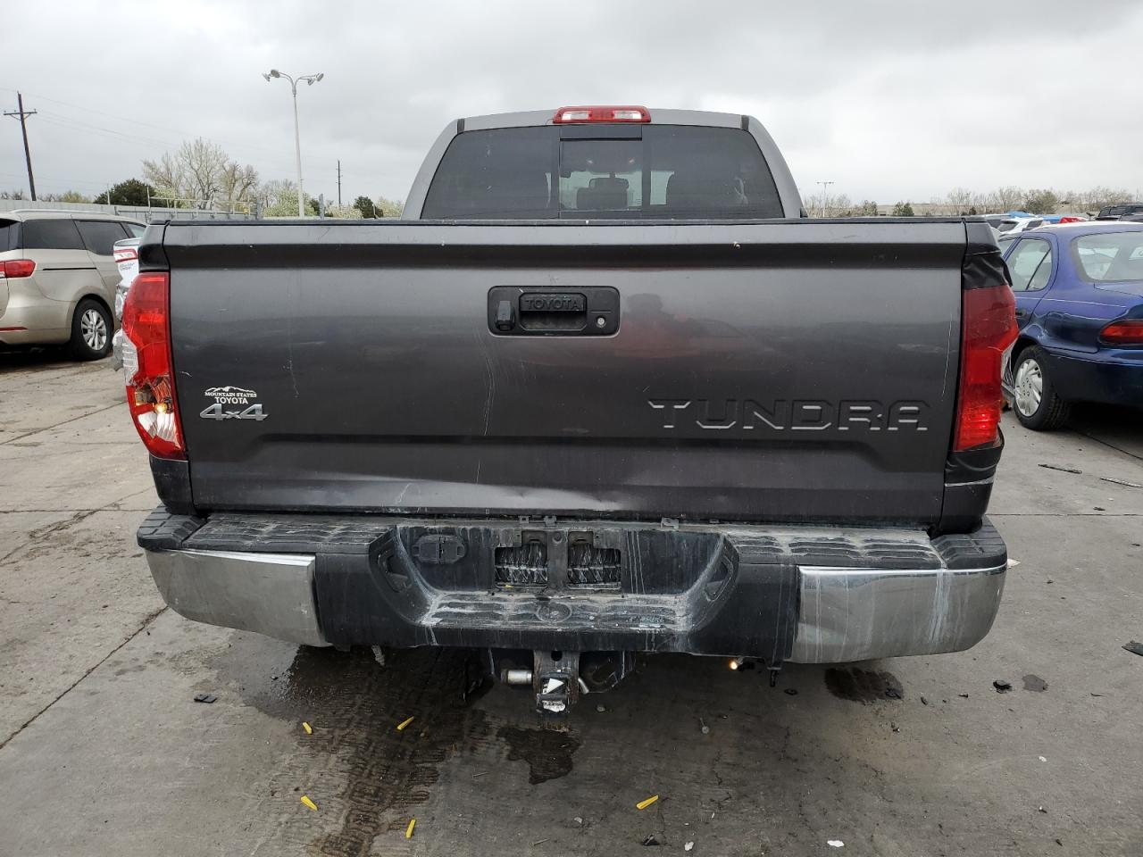 Photo 5 VIN: 5TFUW5F18EX388770 - TOYOTA TUNDRA 