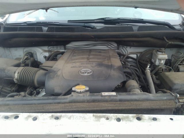 Photo 9 VIN: 5TFUW5F18FX480043 - TOYOTA TUNDRA 4WD TRUCK 