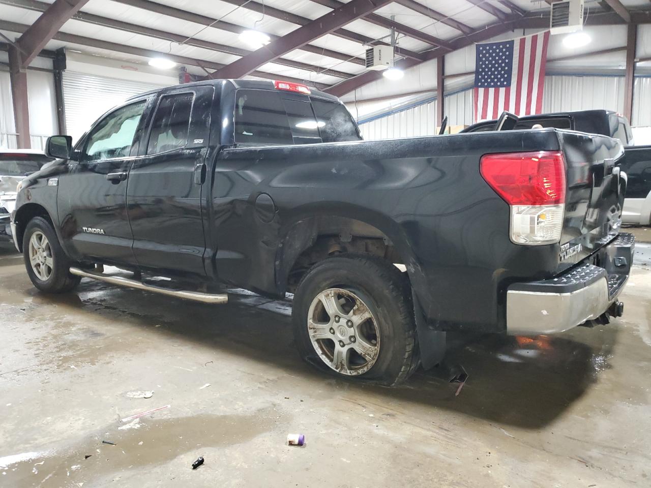 Photo 1 VIN: 5TFUW5F19BX180098 - TOYOTA TUNDRA 