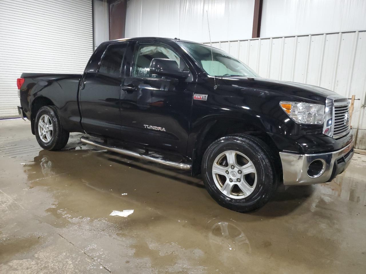 Photo 3 VIN: 5TFUW5F19BX180098 - TOYOTA TUNDRA 