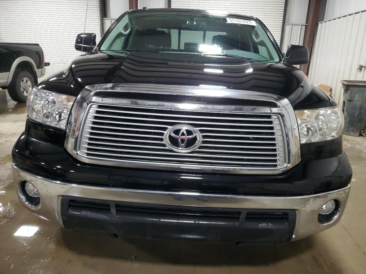 Photo 4 VIN: 5TFUW5F19BX180098 - TOYOTA TUNDRA 