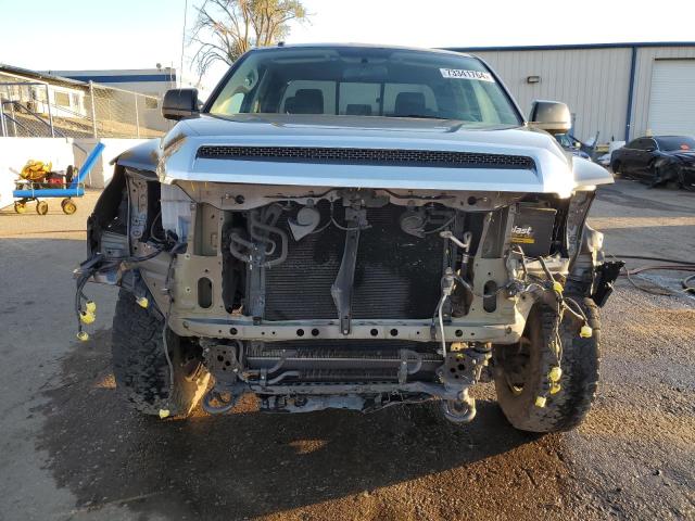 Photo 4 VIN: 5TFUW5F19GX564230 - TOYOTA TUNDRA DOU 