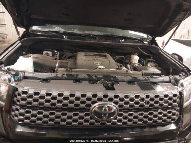 Photo 9 VIN: 5TFUW5F19KX795234 - TOYOTA TUNDRA 