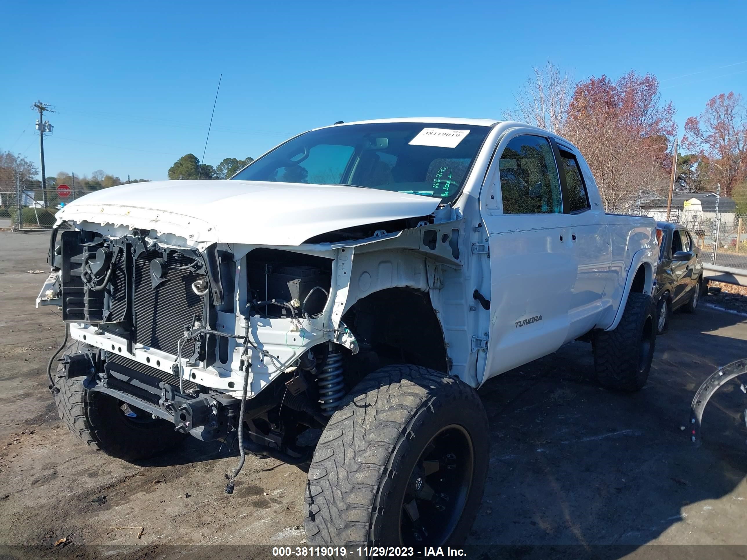 Photo 1 VIN: 5TFUW5F1XAX153426 - TOYOTA TUNDRA 