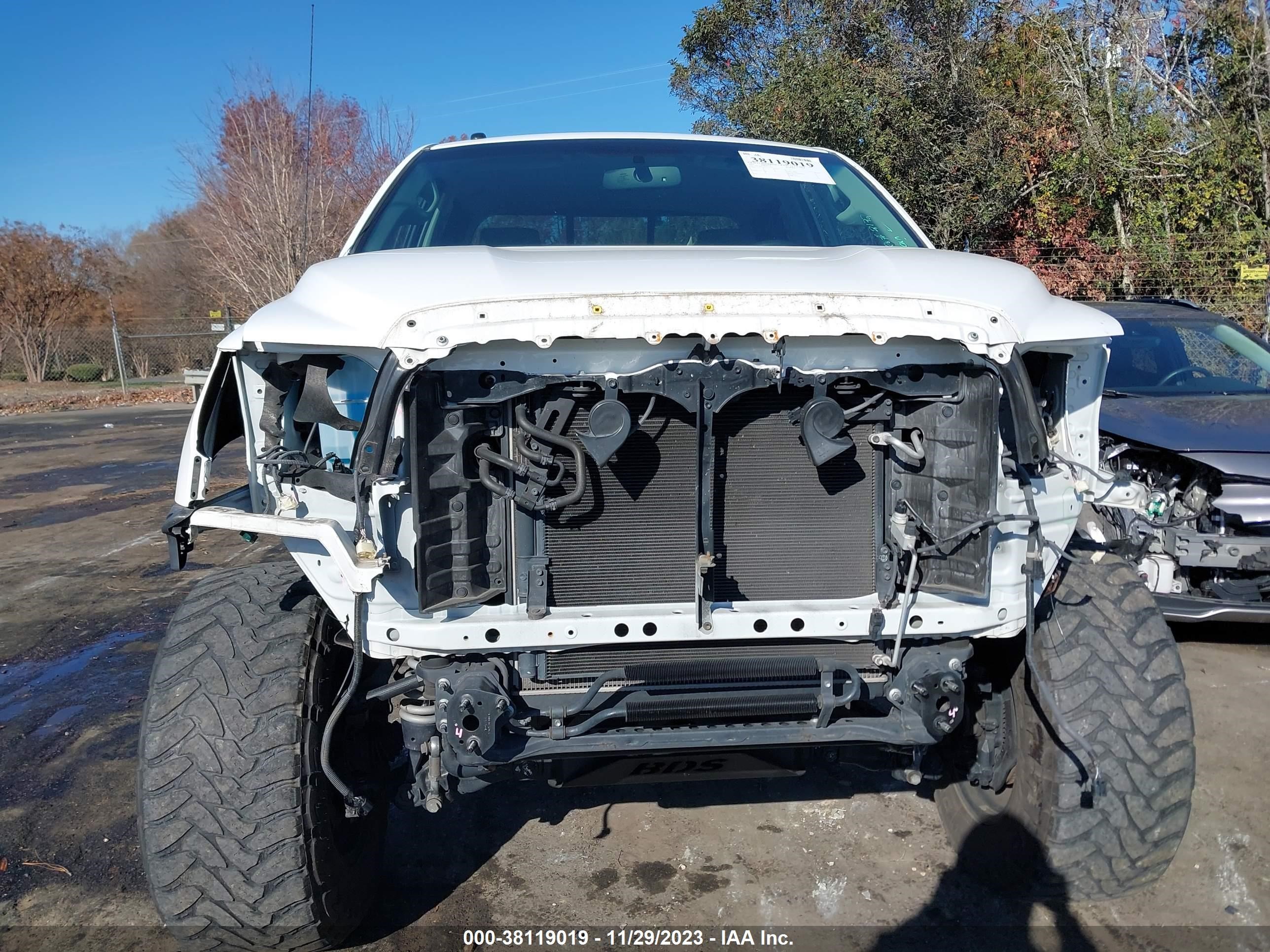 Photo 11 VIN: 5TFUW5F1XAX153426 - TOYOTA TUNDRA 