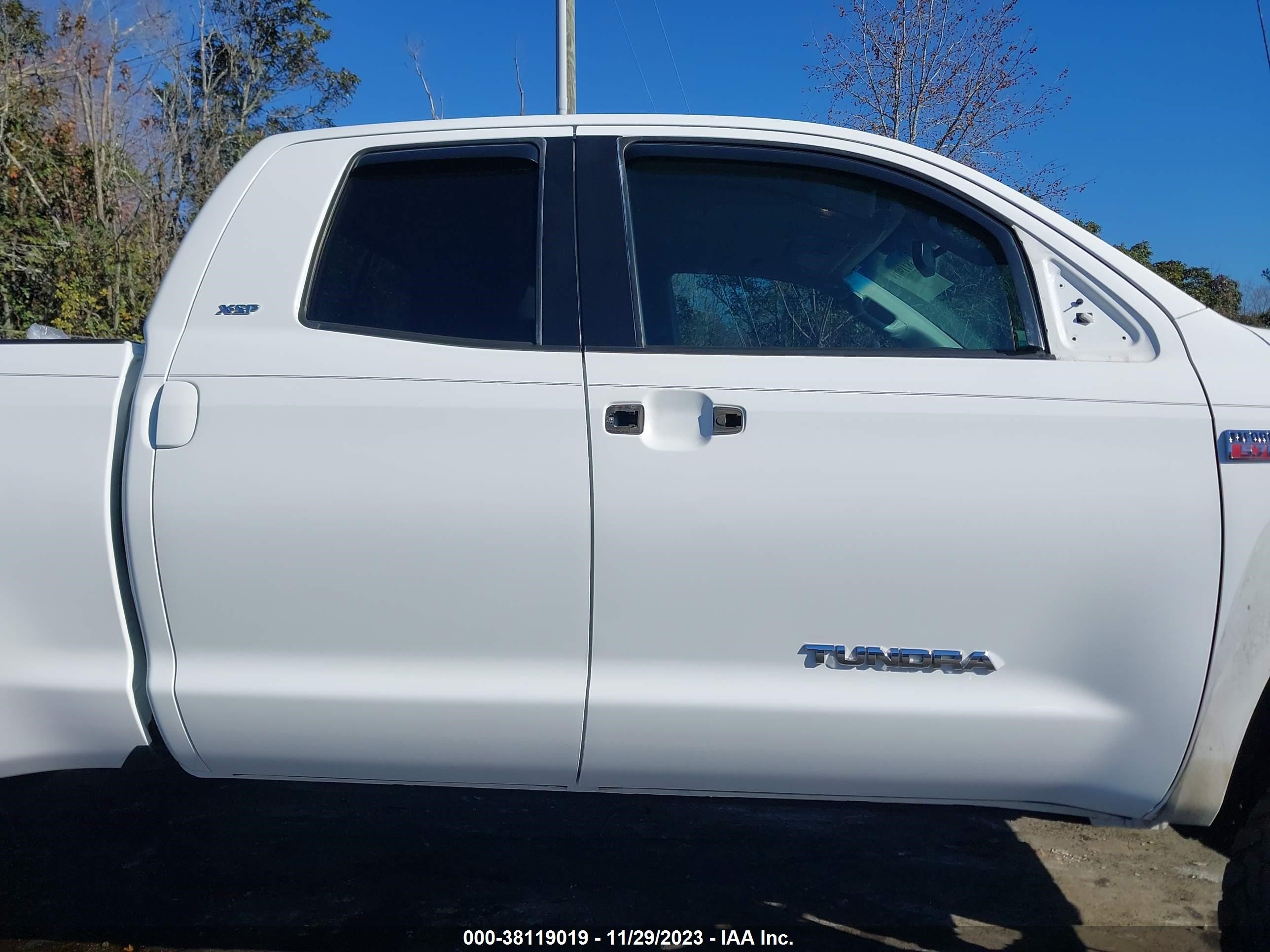 Photo 12 VIN: 5TFUW5F1XAX153426 - TOYOTA TUNDRA 