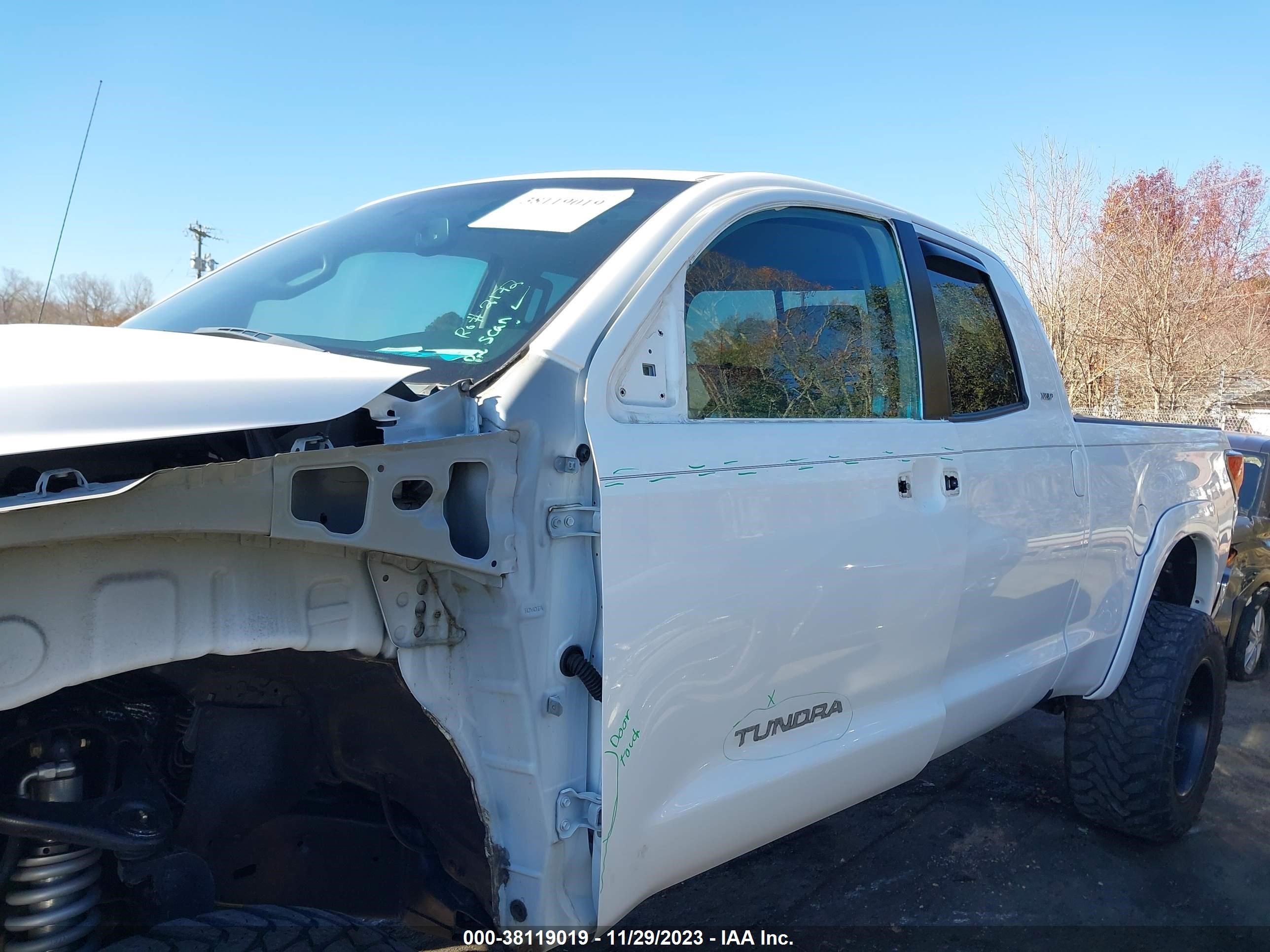 Photo 13 VIN: 5TFUW5F1XAX153426 - TOYOTA TUNDRA 