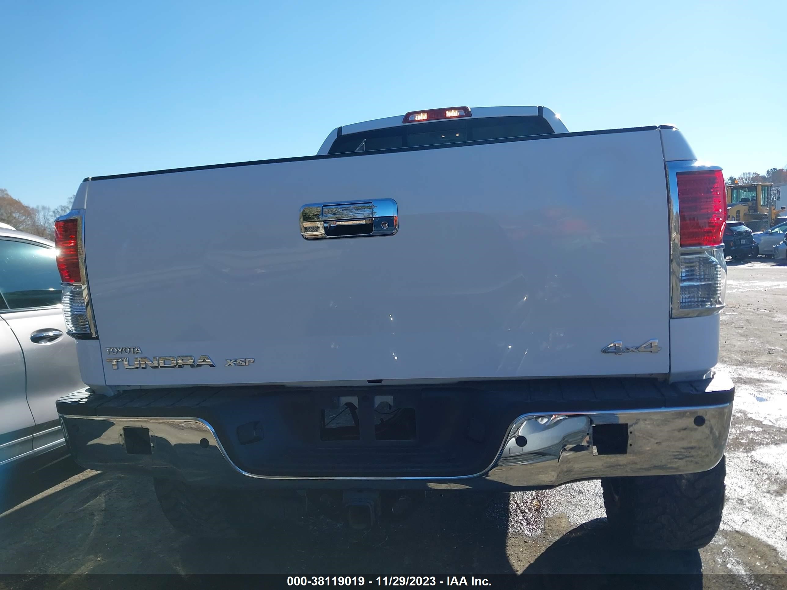 Photo 15 VIN: 5TFUW5F1XAX153426 - TOYOTA TUNDRA 