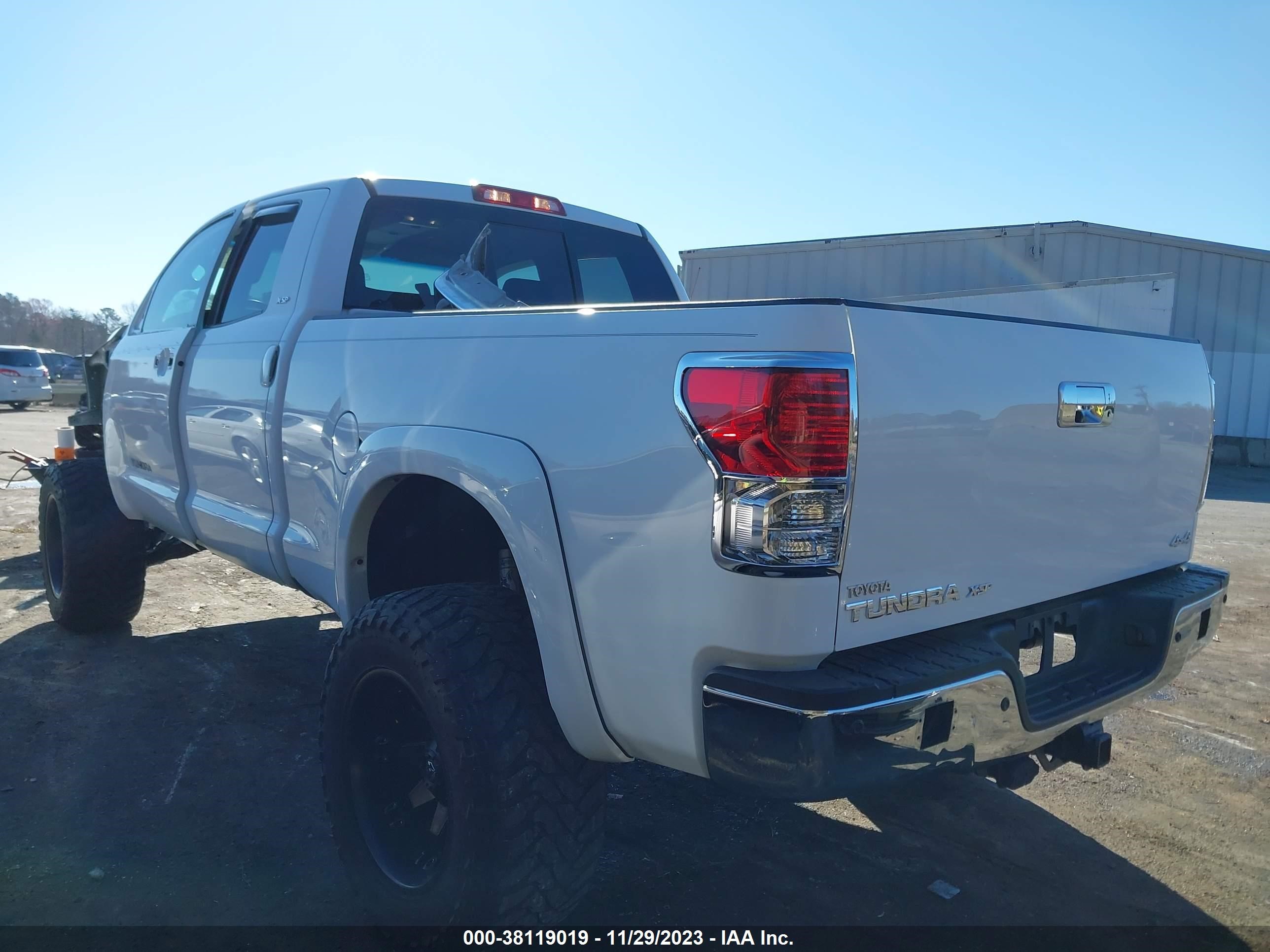 Photo 2 VIN: 5TFUW5F1XAX153426 - TOYOTA TUNDRA 