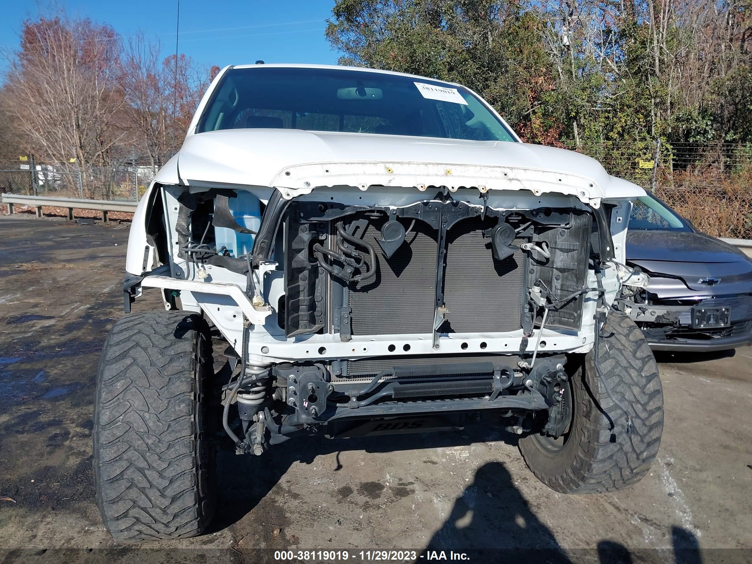 Photo 5 VIN: 5TFUW5F1XAX153426 - TOYOTA TUNDRA 