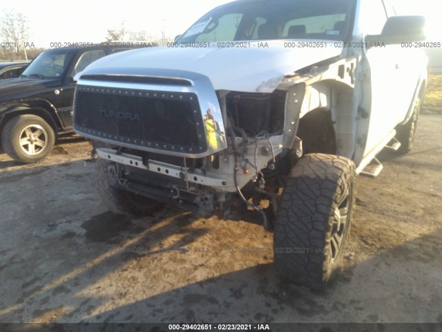 Photo 5 VIN: 5TFUW5F1XBX188145 - TOYOTA TUNDRA 4WD TRUCK 