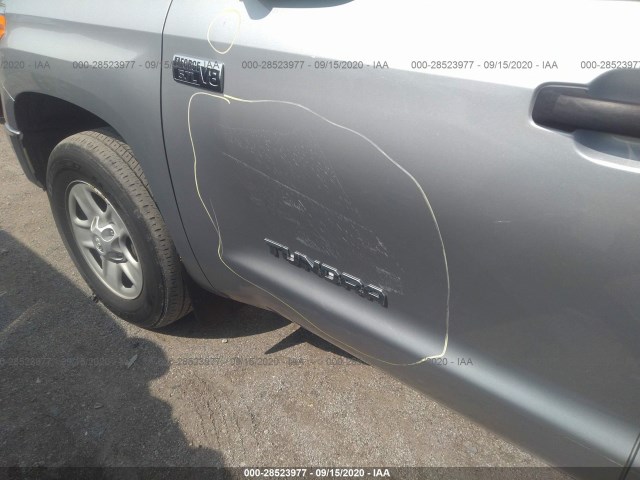 Photo 5 VIN: 5TFUW5F1XHX650955 - TOYOTA TUNDRA 4WD 