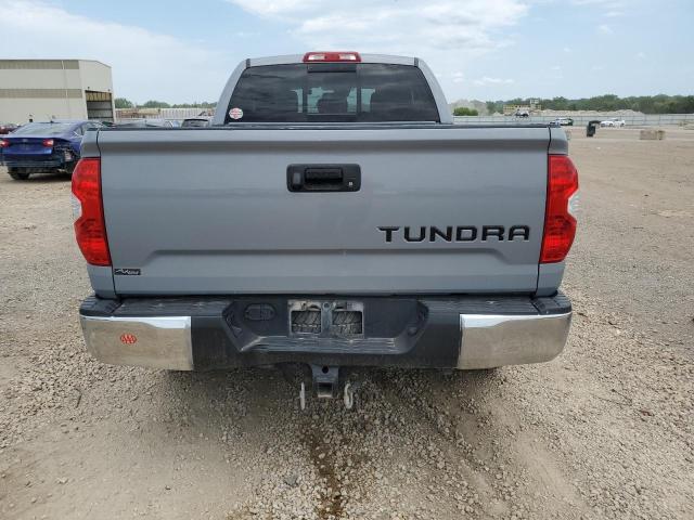 Photo 5 VIN: 5TFUW5F1XJX707113 - TOYOTA TUNDRA DOU 