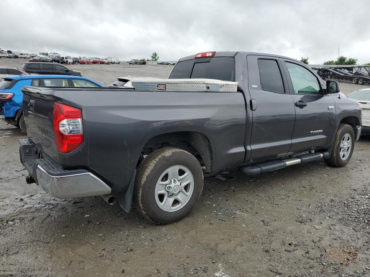 Photo 2 VIN: 5TFUW5F1XJX746056 - TOYOTA TUNDRA 