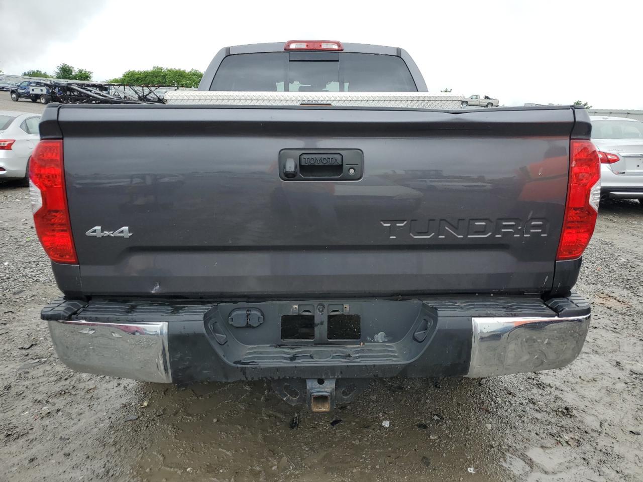 Photo 5 VIN: 5TFUW5F1XJX746056 - TOYOTA TUNDRA 