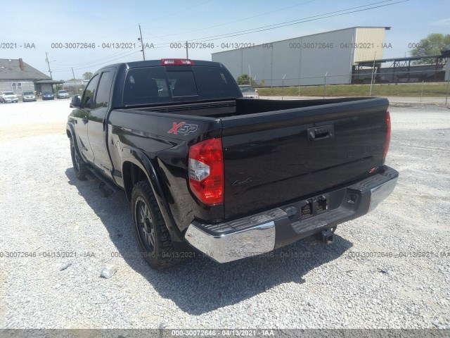 Photo 2 VIN: 5TFUW5F1XJX761589 - TOYOTA TUNDRA 4WD 