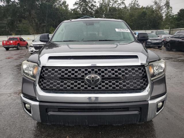 Photo 4 VIN: 5TFUW5F1XJX774858 - TOYOTA TUNDRA DOU 