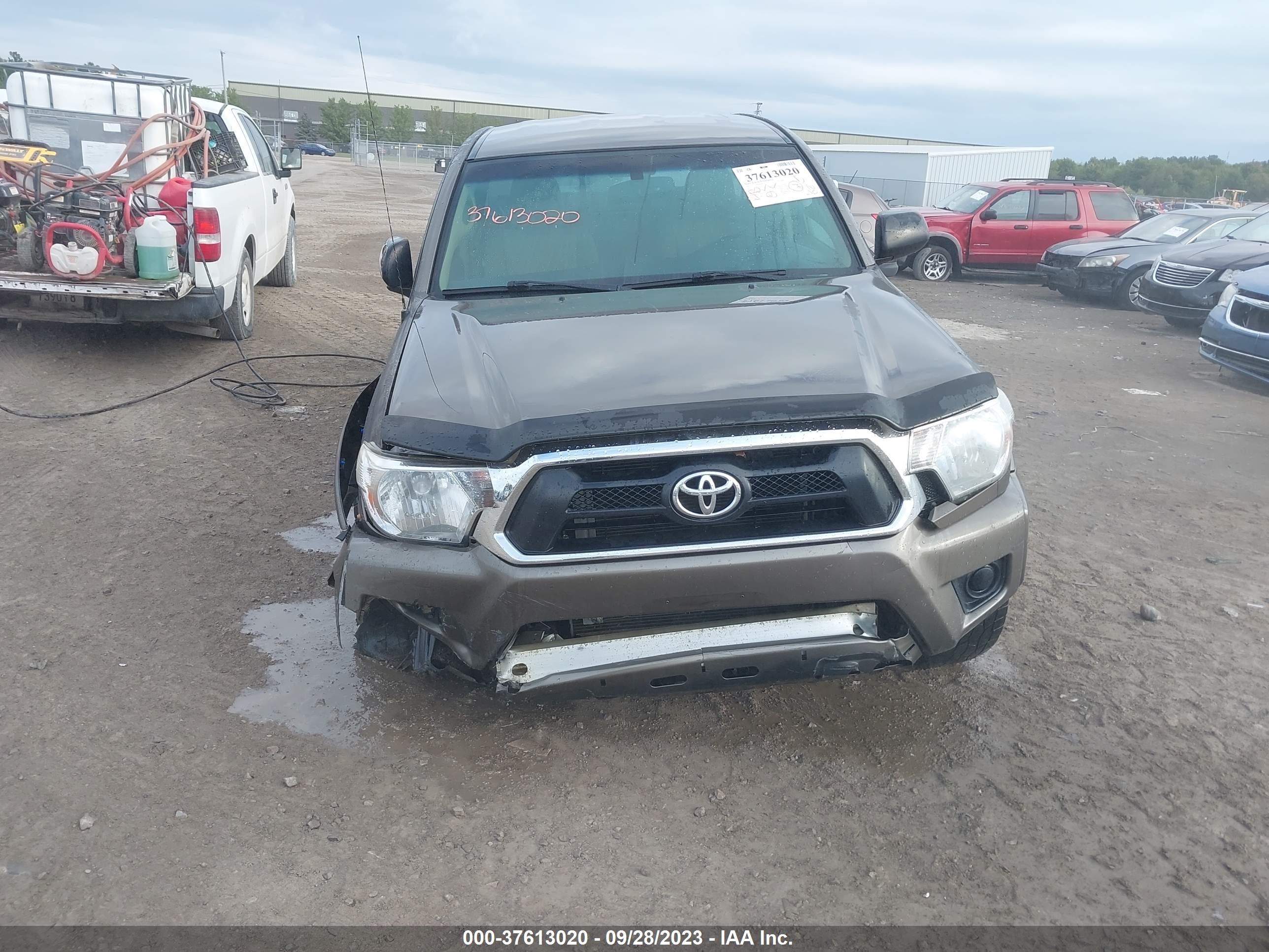 Photo 11 VIN: 5TFUX4EN5DX017527 - TOYOTA TACOMA 