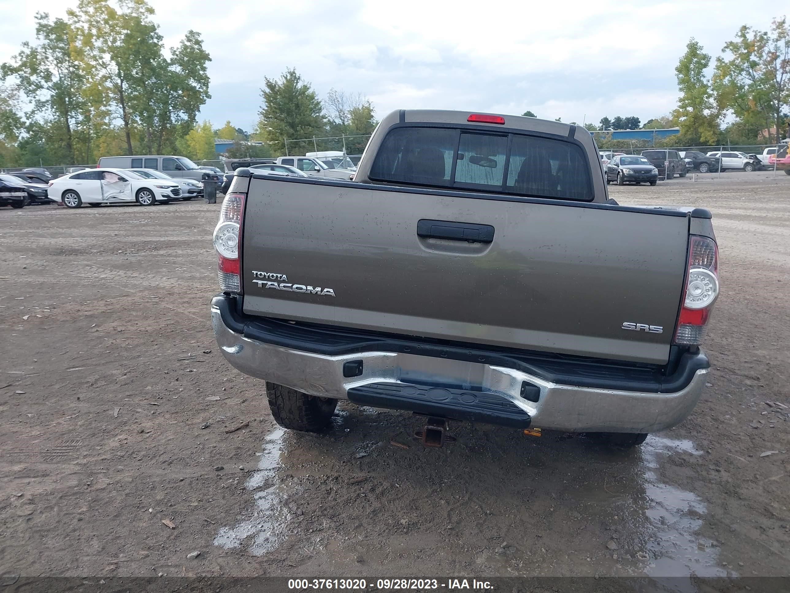 Photo 15 VIN: 5TFUX4EN5DX017527 - TOYOTA TACOMA 