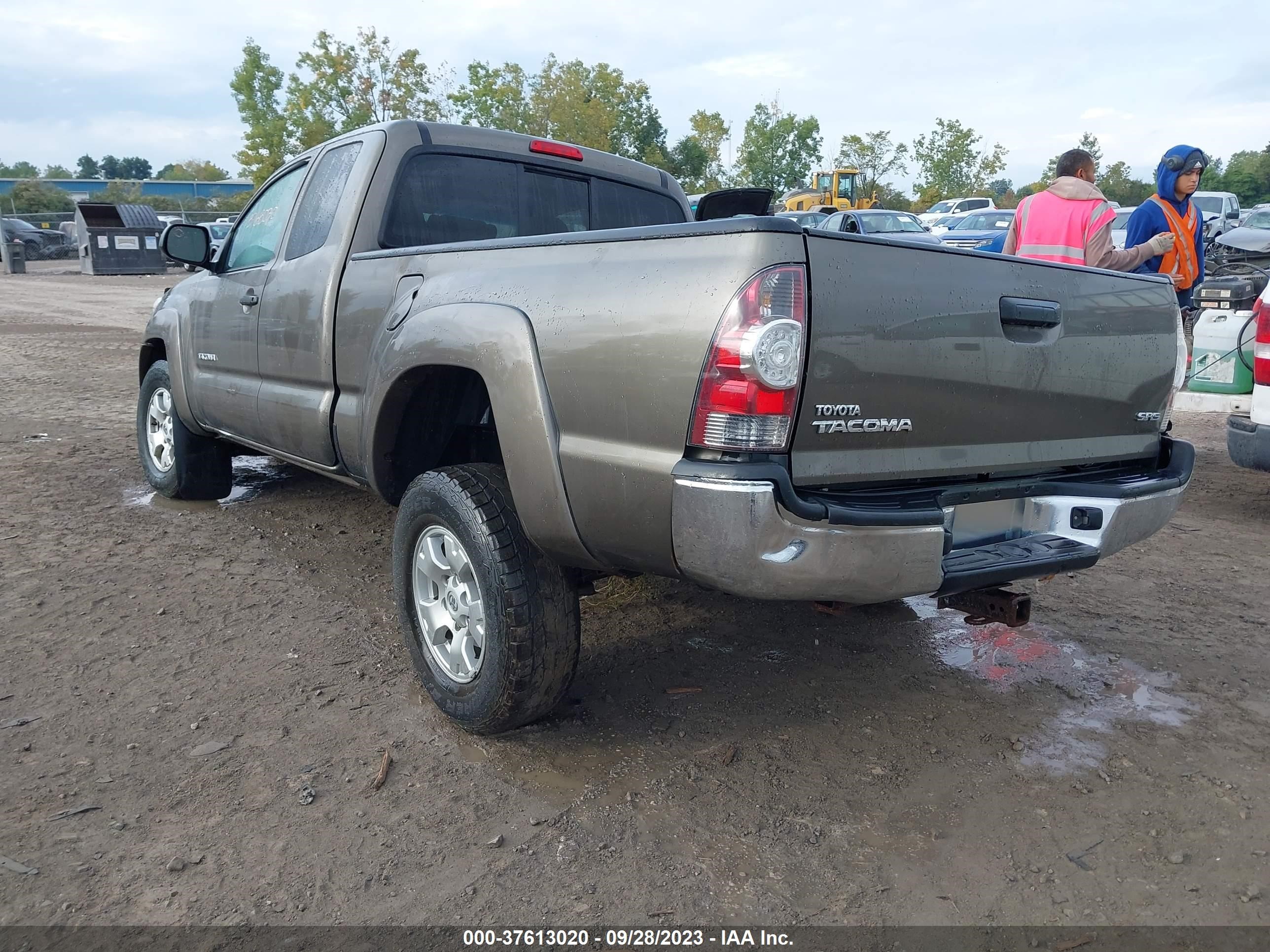 Photo 2 VIN: 5TFUX4EN5DX017527 - TOYOTA TACOMA 