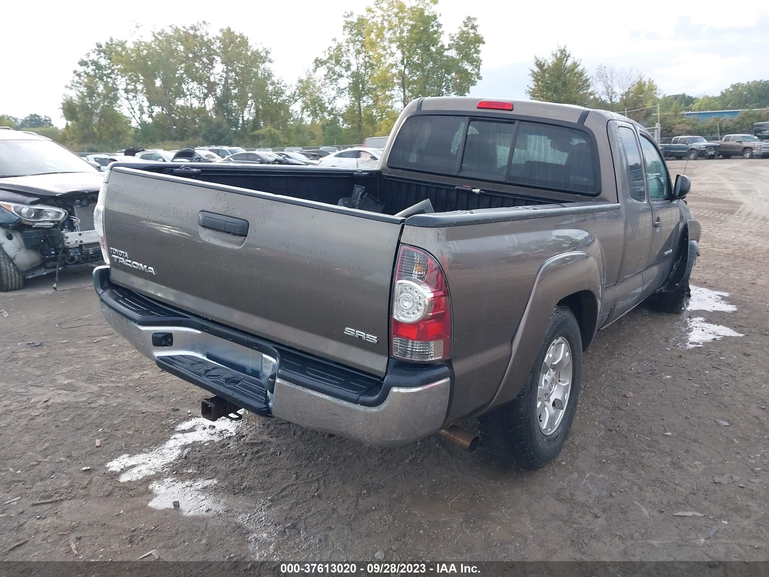 Photo 3 VIN: 5TFUX4EN5DX017527 - TOYOTA TACOMA 