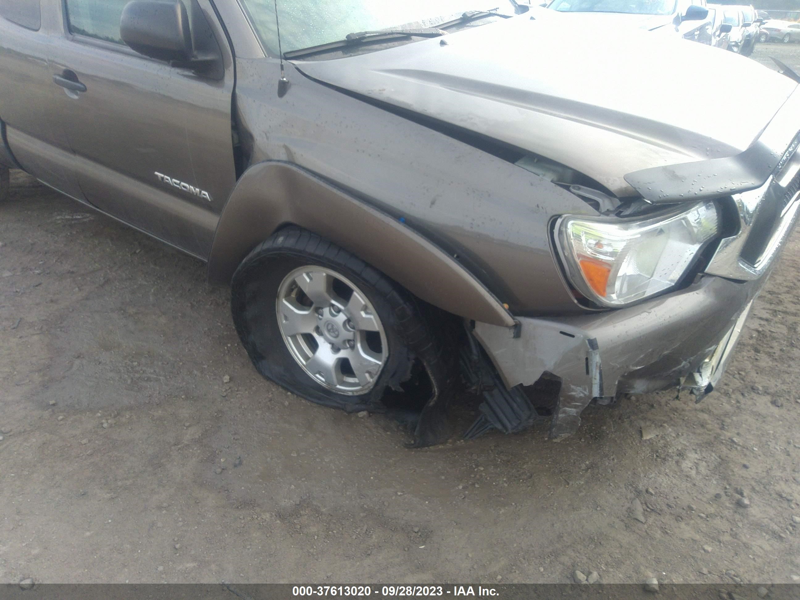 Photo 5 VIN: 5TFUX4EN5DX017527 - TOYOTA TACOMA 