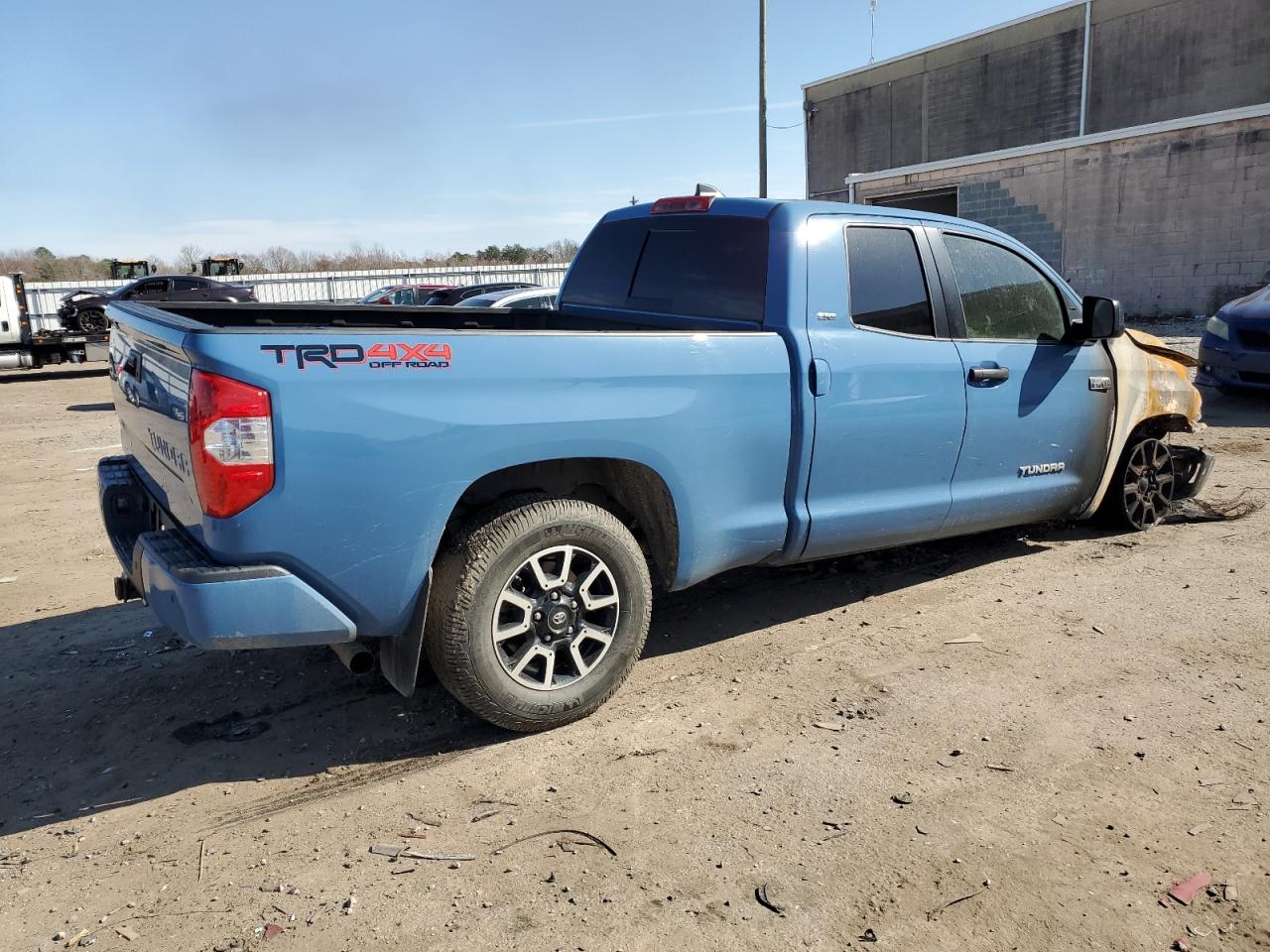 Photo 2 VIN: 5TFUY5F10LX884511 - TOYOTA TUNDRA 