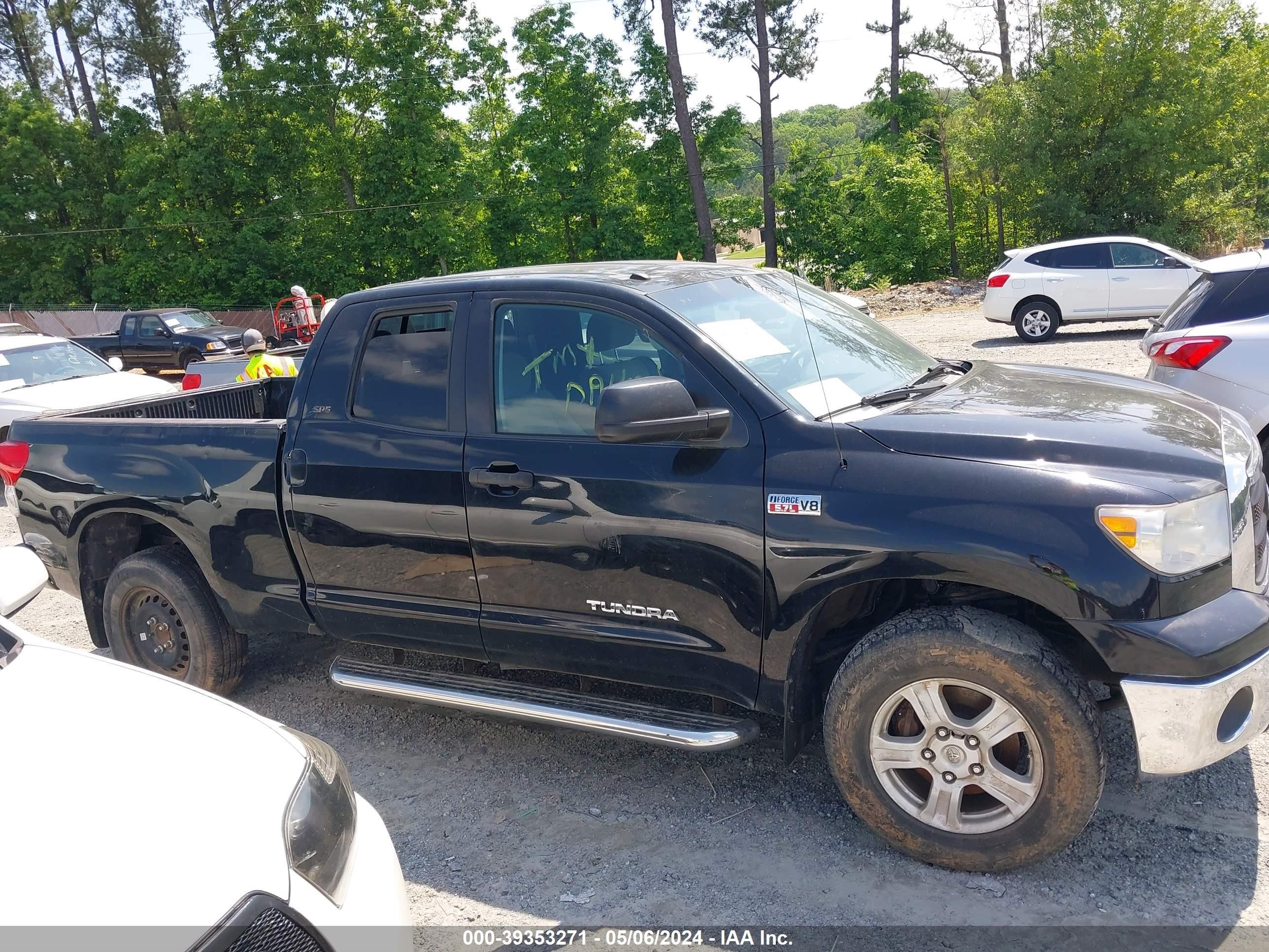 Photo 11 VIN: 5TFUY5F11AX108935 - TOYOTA TUNDRA 