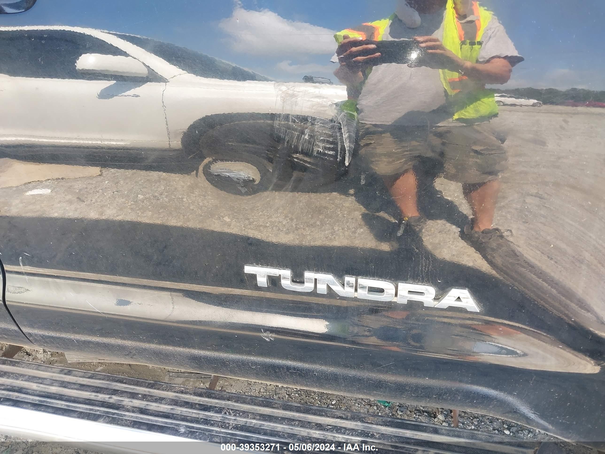 Photo 17 VIN: 5TFUY5F11AX108935 - TOYOTA TUNDRA 