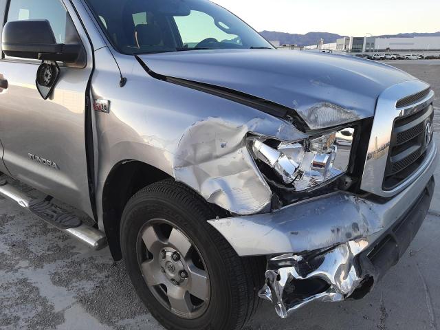 Photo 8 VIN: 5TFUY5F11CX256487 - TOYOTA TUNDRA DOU 