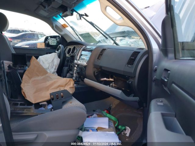 Photo 4 VIN: 5TFUY5F12AX115702 - TOYOTA TUNDRA 