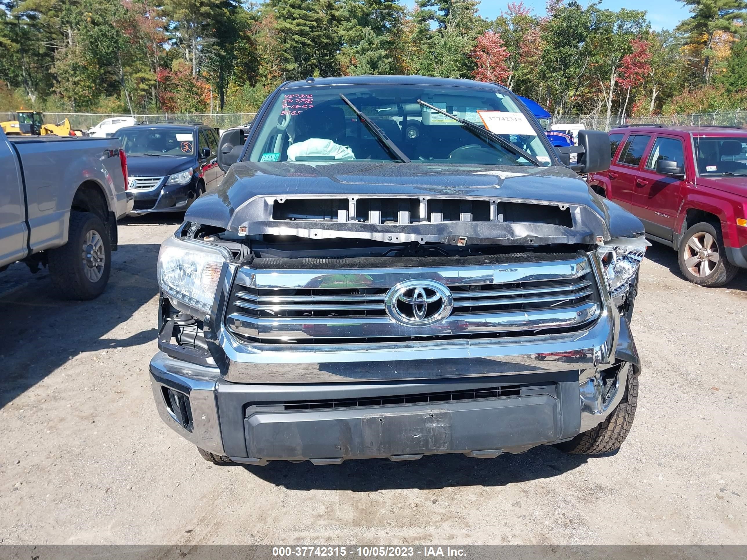 Photo 11 VIN: 5TFUY5F12GX507796 - TOYOTA TUNDRA 