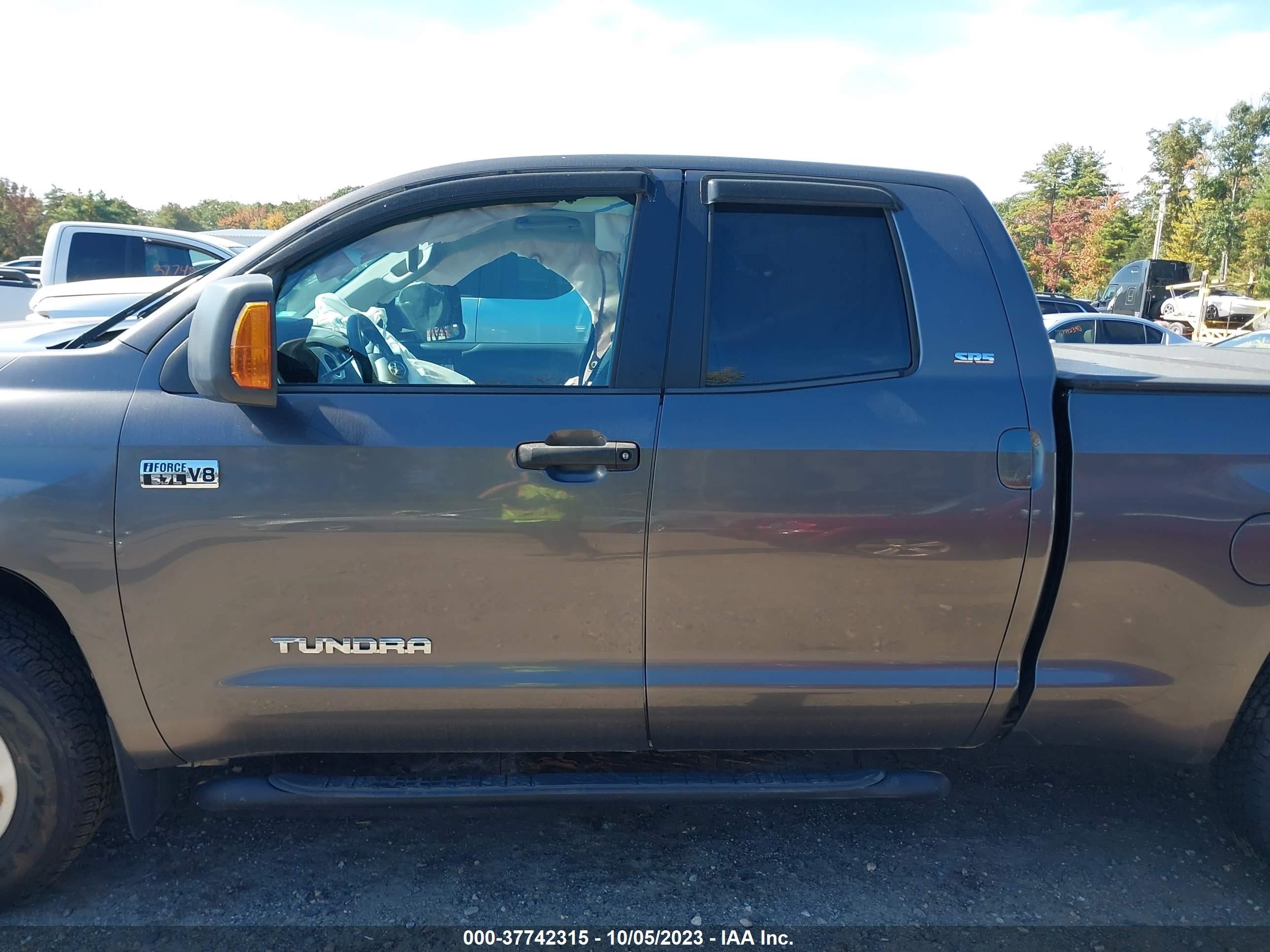 Photo 13 VIN: 5TFUY5F12GX507796 - TOYOTA TUNDRA 