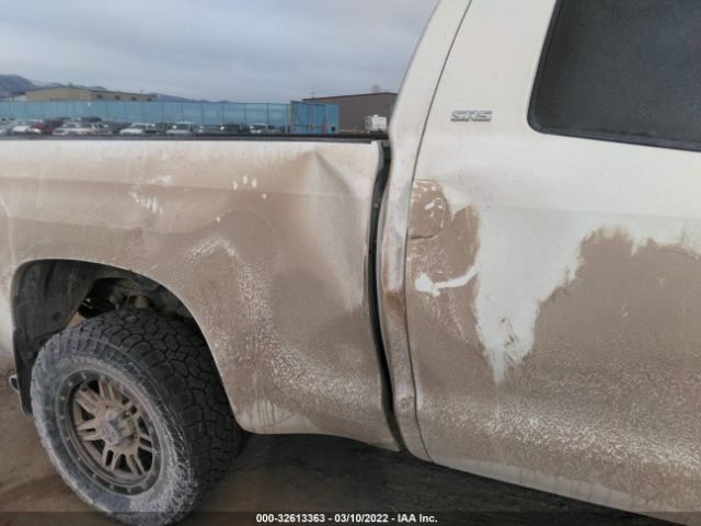 Photo 5 VIN: 5TFUY5F12GX562491 - TOYOTA TUNDRA 4WD TRUCK 