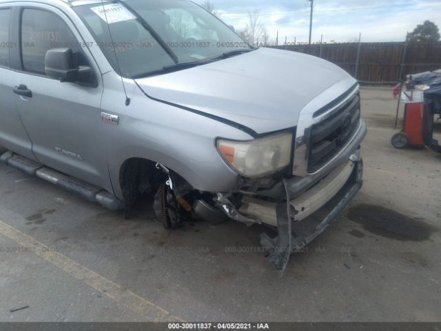 Photo 5 VIN: 5TFUY5F13BX169382 - TOYOTA TUNDRA 4WD TRUCK 