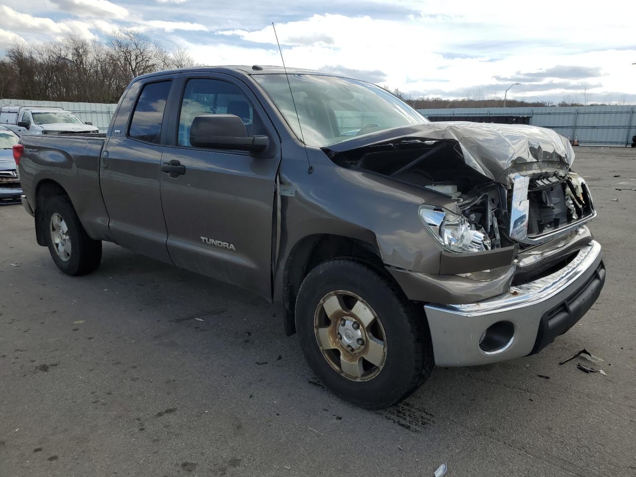 Photo 3 VIN: 5TFUY5F13BX196176 - TOYOTA TUNDRA 