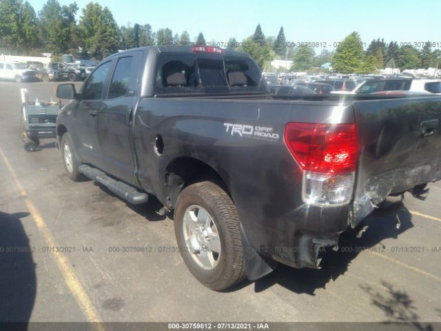 Photo 2 VIN: 5TFUY5F13CX220039 - TOYOTA TUNDRA 4WD TRUCK 