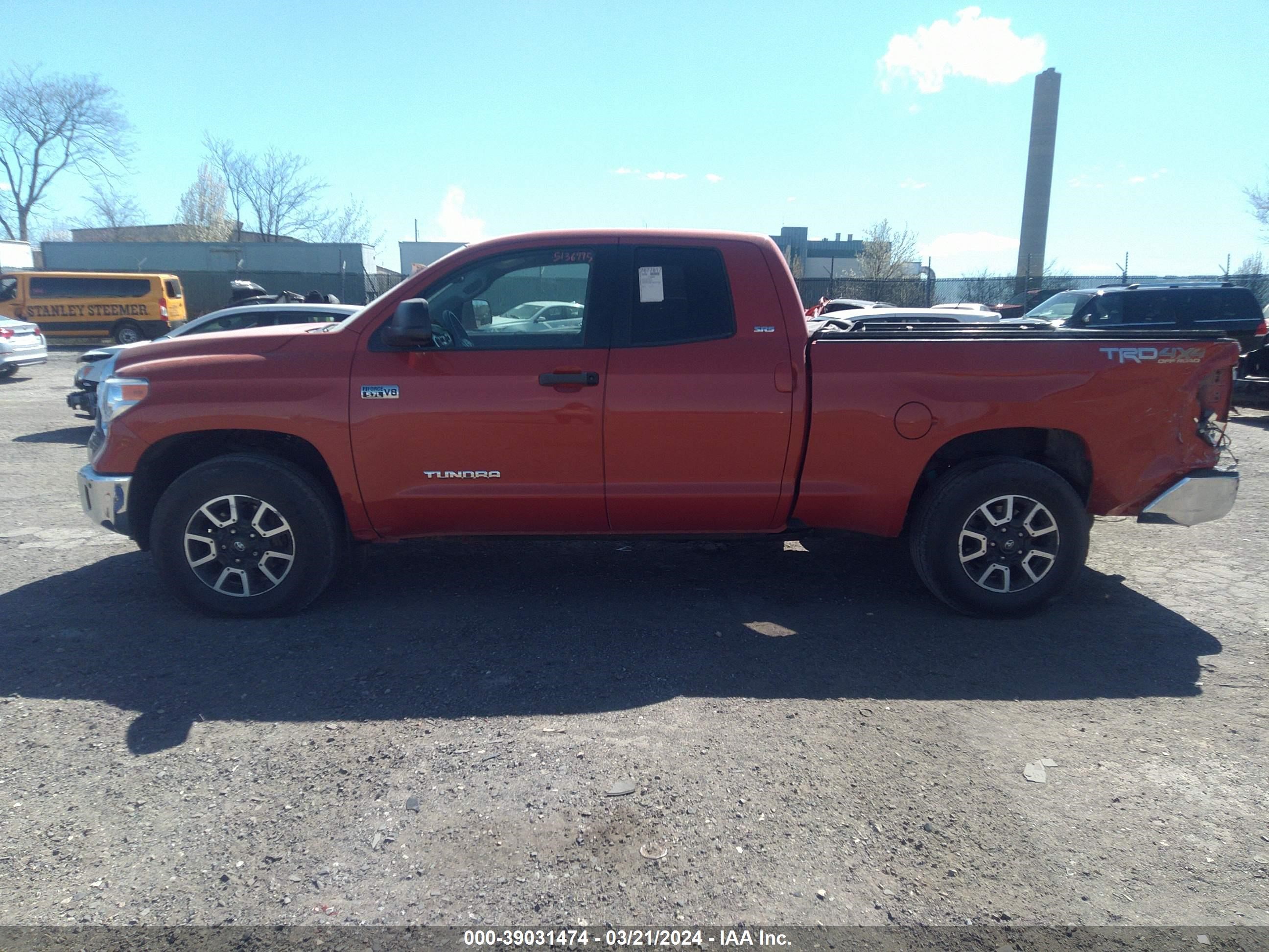 Photo 13 VIN: 5TFUY5F13GX571099 - TOYOTA TUNDRA 