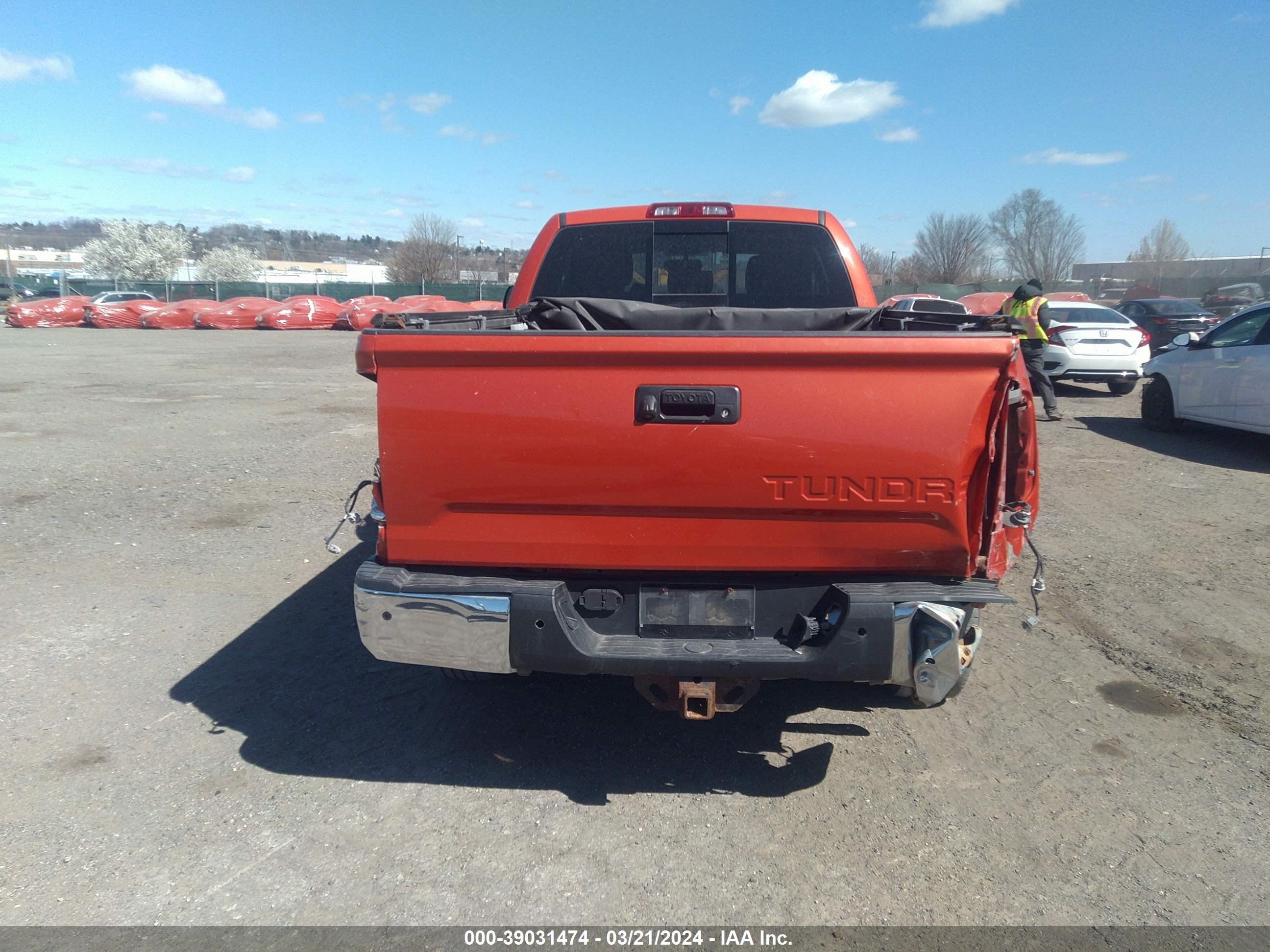 Photo 15 VIN: 5TFUY5F13GX571099 - TOYOTA TUNDRA 