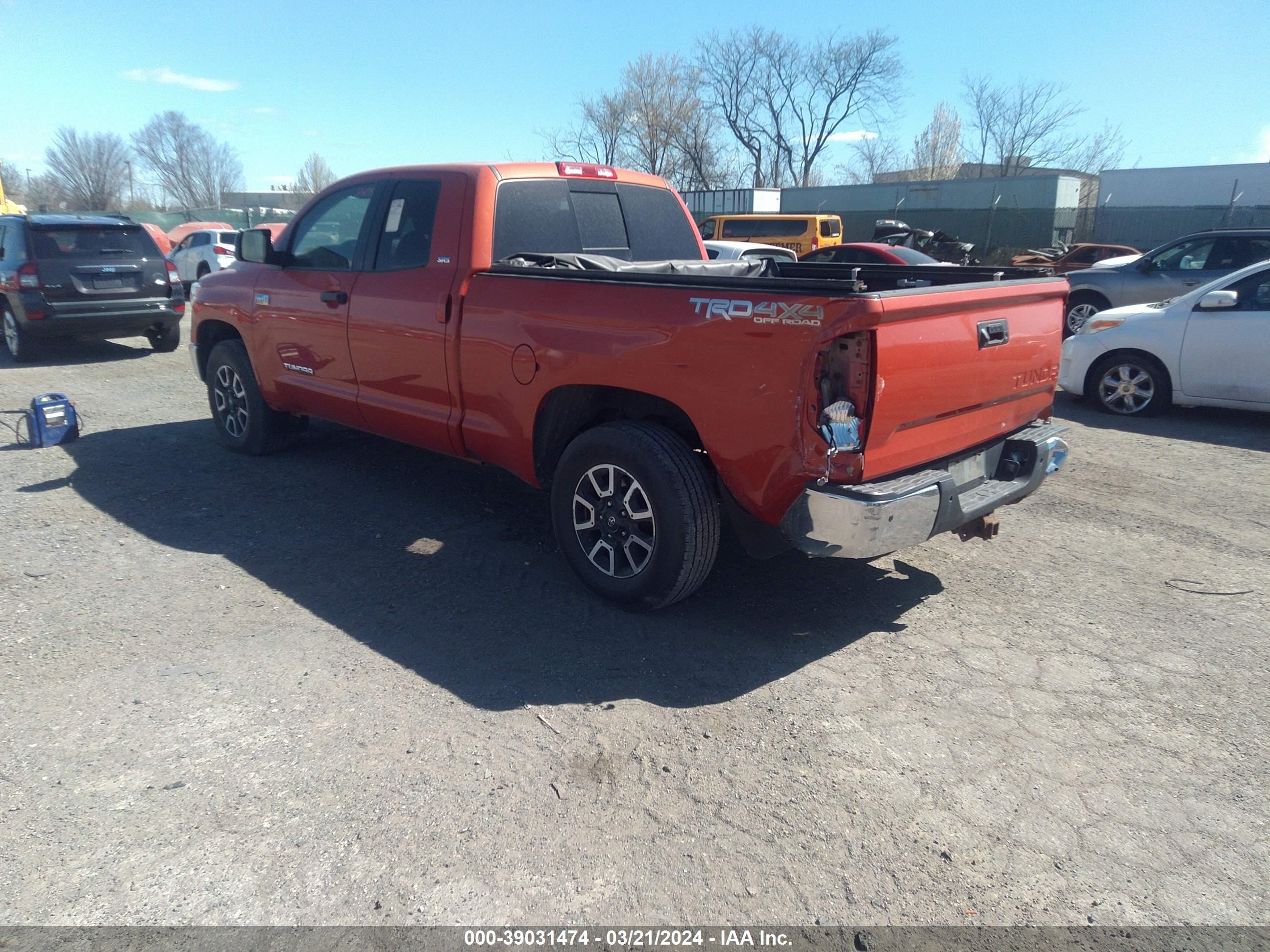 Photo 2 VIN: 5TFUY5F13GX571099 - TOYOTA TUNDRA 