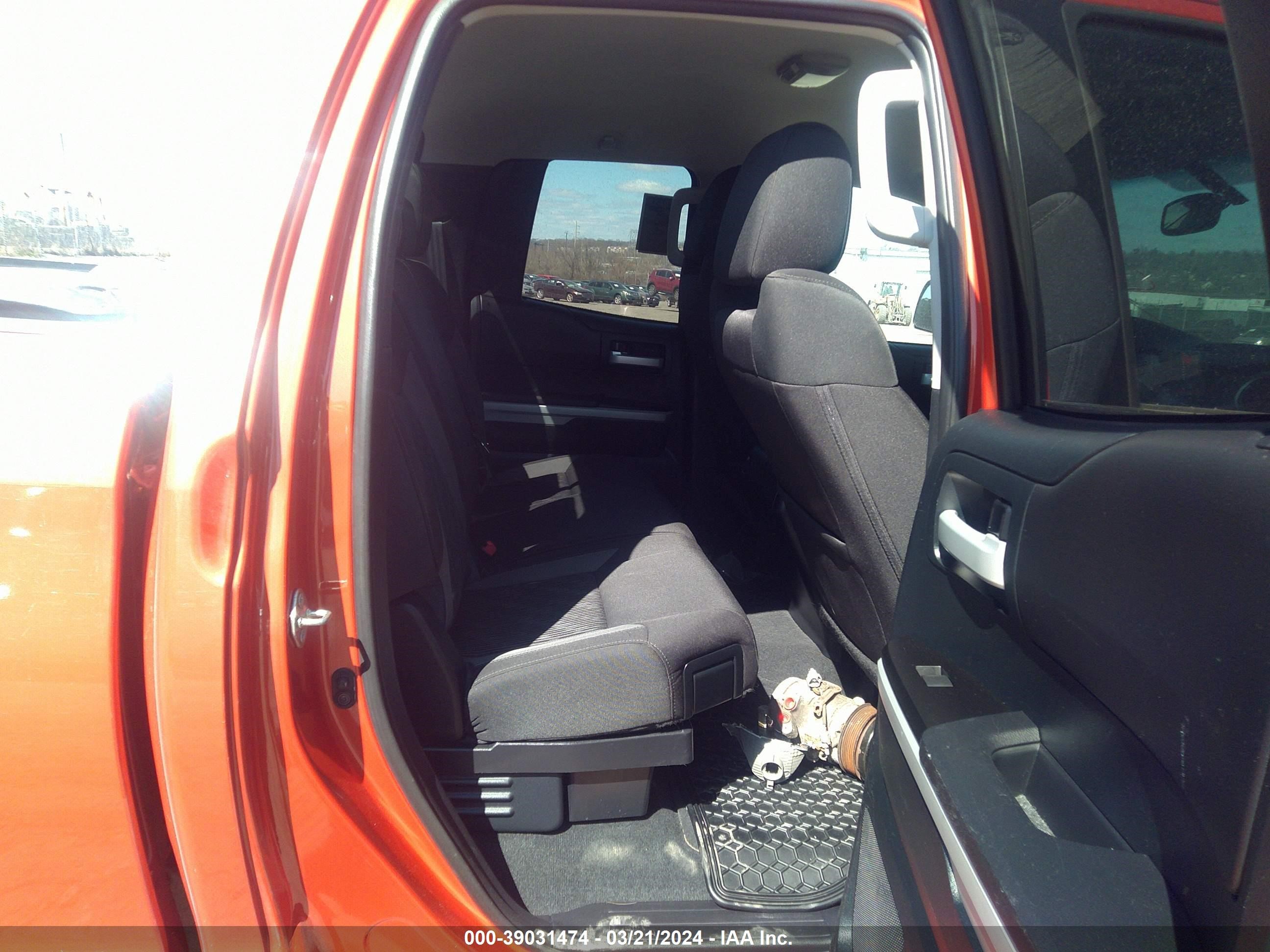 Photo 7 VIN: 5TFUY5F13GX571099 - TOYOTA TUNDRA 