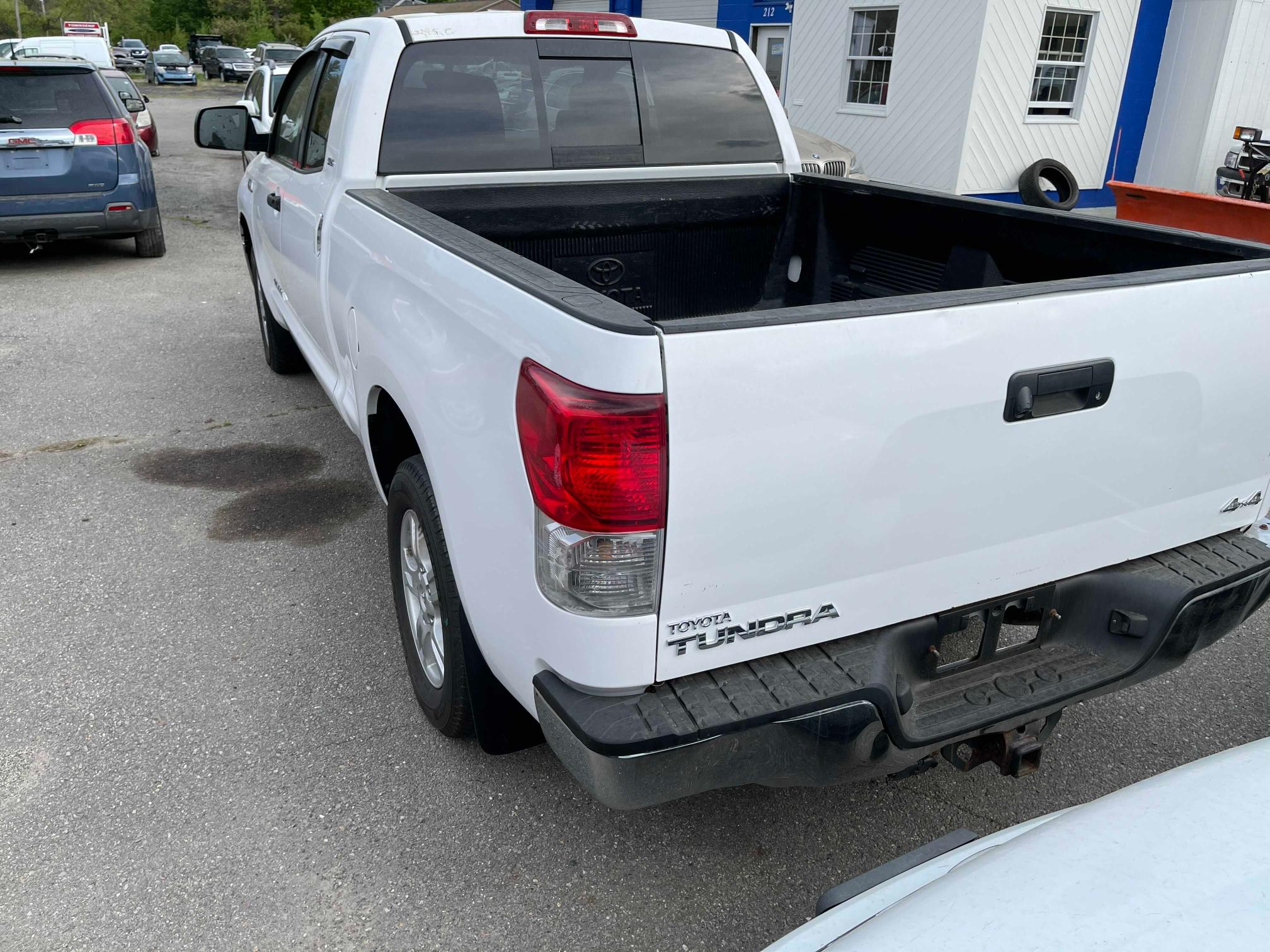 Photo 2 VIN: 5TFUY5F14CX225749 - TOYOTA TUNDRA DOU 