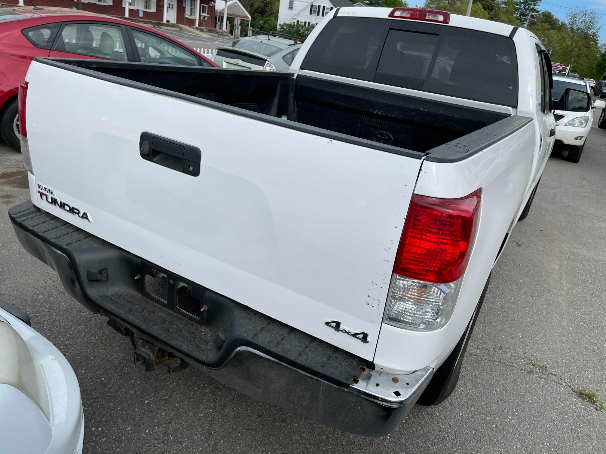 Photo 3 VIN: 5TFUY5F14CX225749 - TOYOTA TUNDRA DOU 