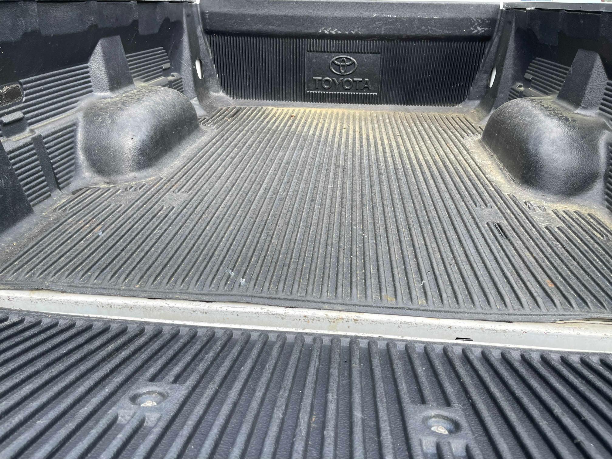 Photo 8 VIN: 5TFUY5F14CX225749 - TOYOTA TUNDRA DOU 