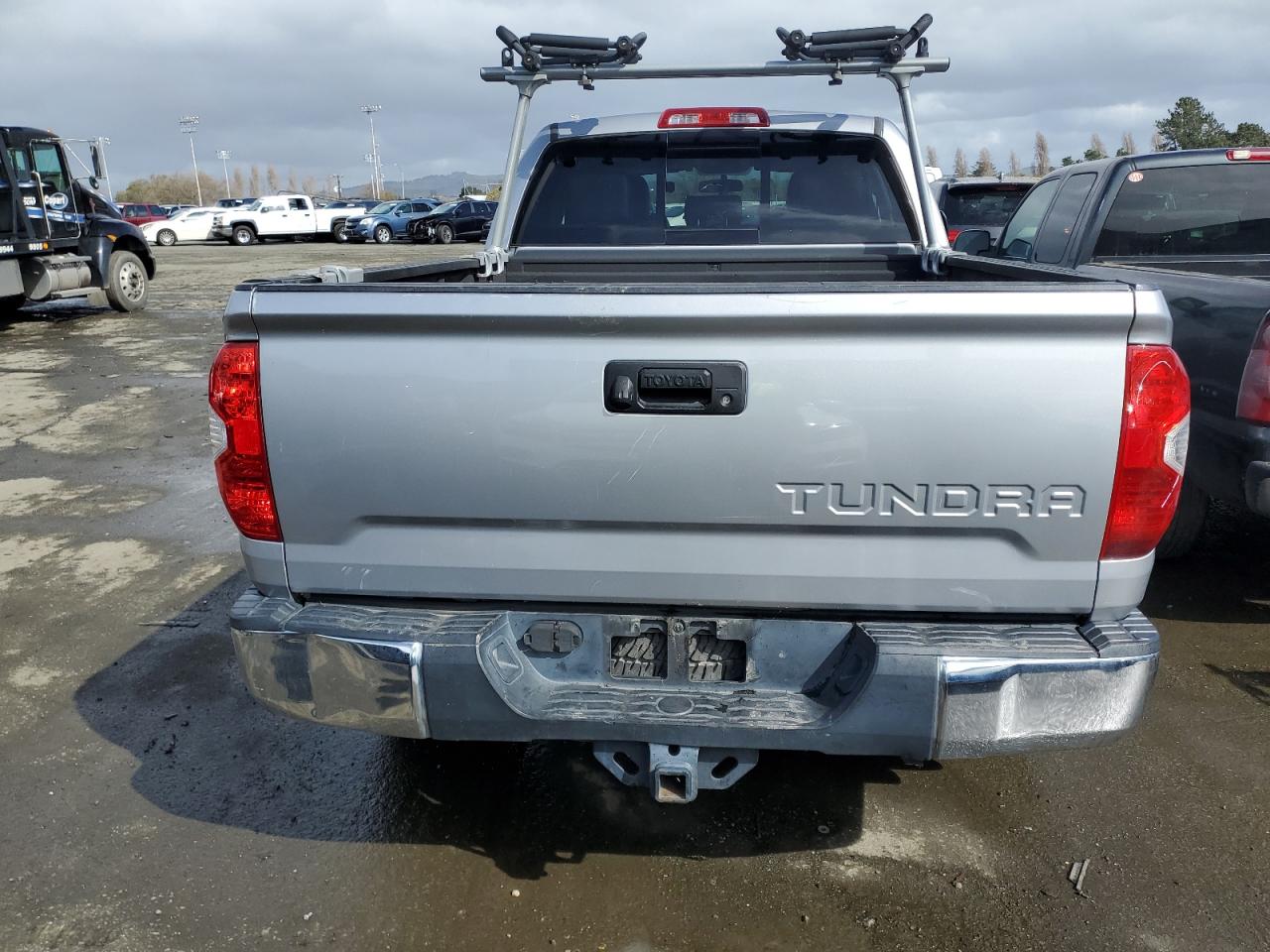 Photo 5 VIN: 5TFUY5F14GX558605 - TOYOTA TUNDRA 