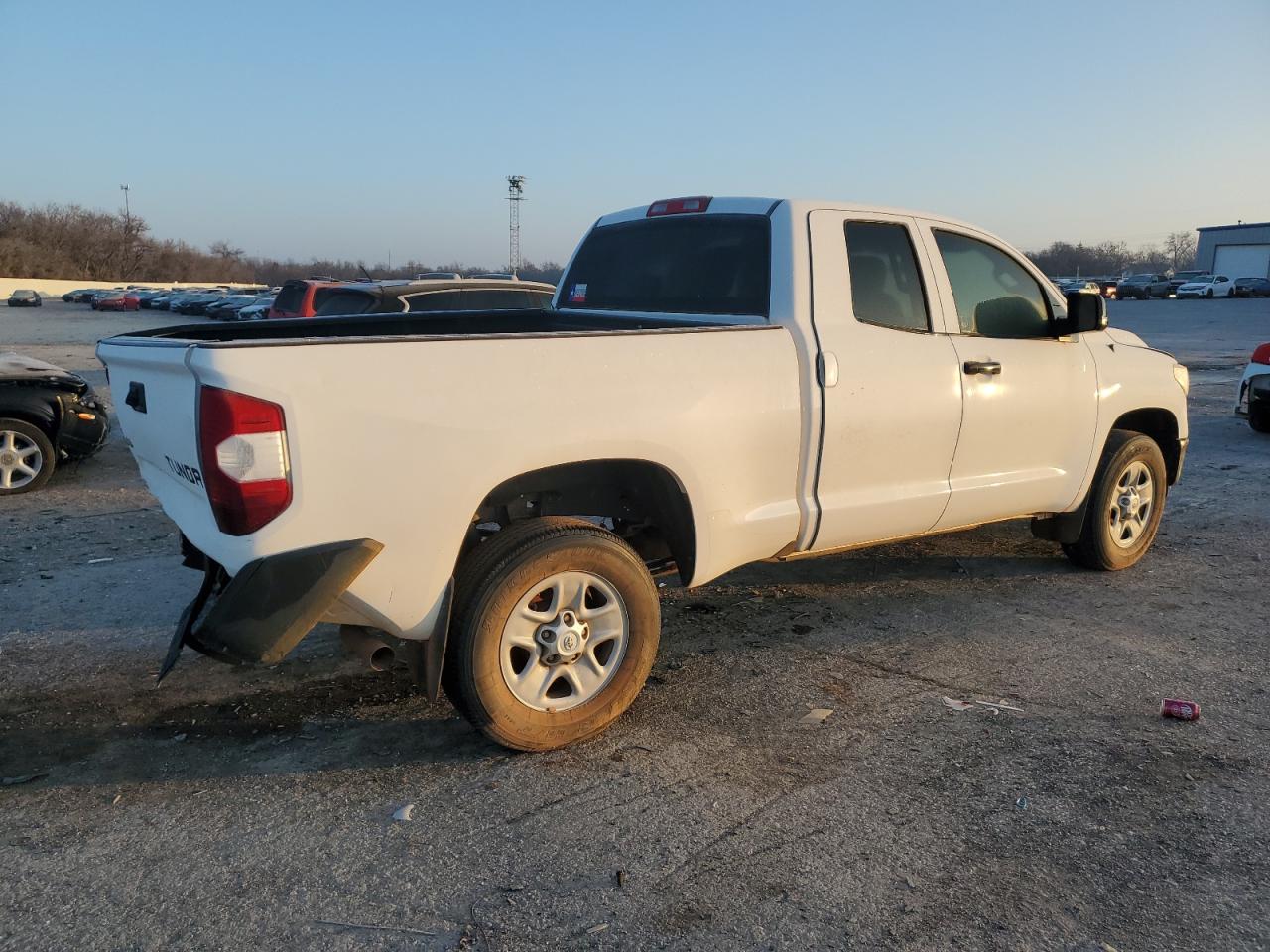 Photo 2 VIN: 5TFUY5F14KX789836 - TOYOTA TUNDRA 